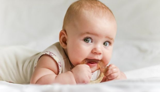 Bebeğin sıkıntısının diş çıkarmadan kaynaklandığını nasıl anlarsınız?