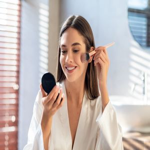 Cilde zarar vermeden makyaj yapmanın 10 püf noktası