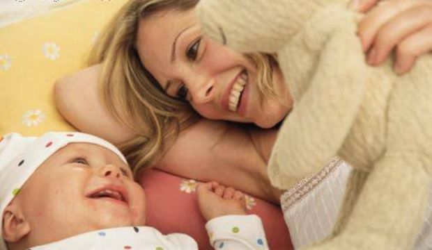 Bebeğinizin ilk sözü anne mi baba mı?