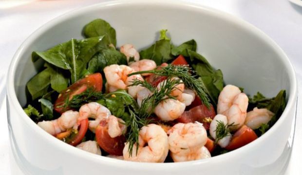 Karidesli roka salatası