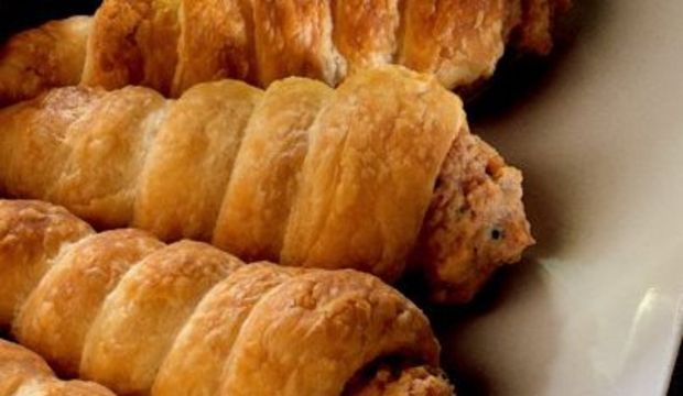 Ançüez ve kapari mousse ile doldurulmuş milföy