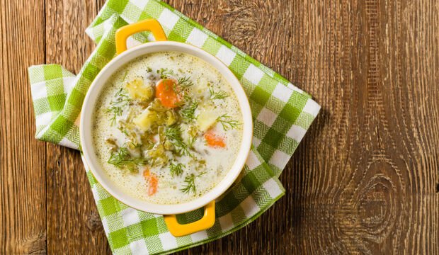 Soğuk salatalık çorbası