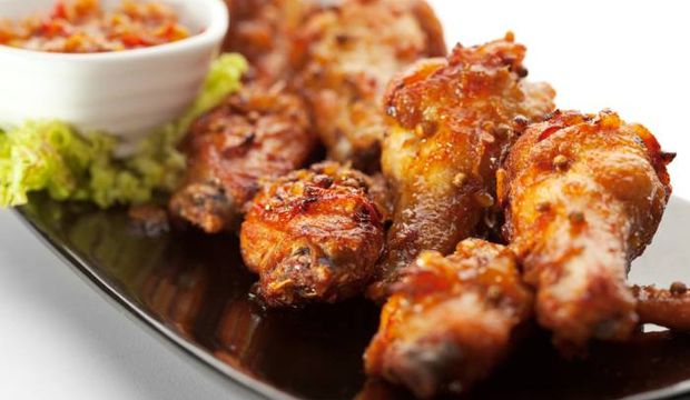 Baharatlarla kızarmış tavuk