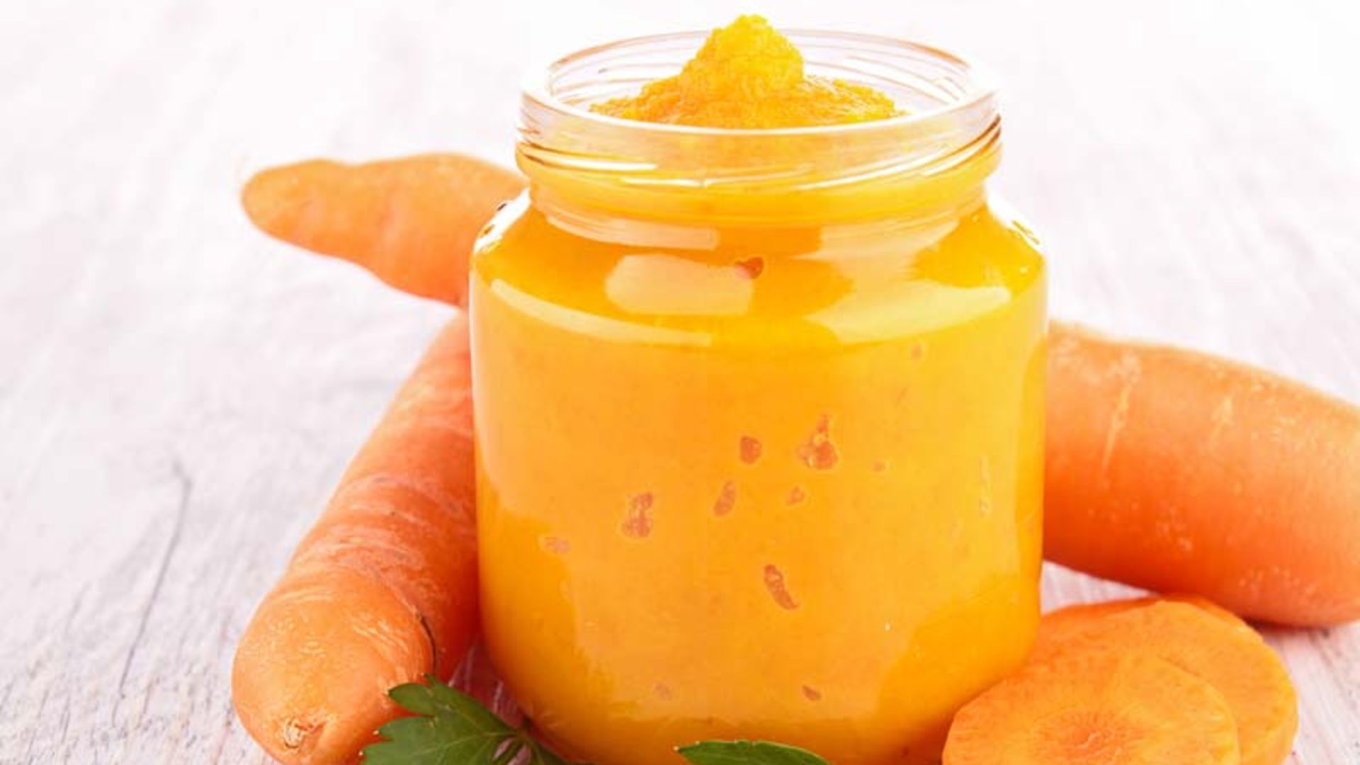 Морковь оливковое масло. Пюре из моркови. Овощное пюре из моркови. Морковное пюре для детей. Овощное пюре с морковью.