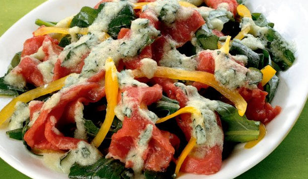 Salatalık soslu dana carpaccio