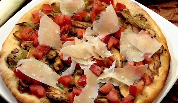 Parmesan peynirli vejetaryen pizza