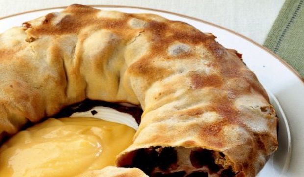 Limon soslu ve meyveli strudel