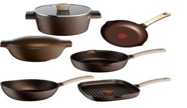 Baharatlı peynirli frittata patlıcanlı sos ile