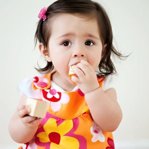 Bebeğiniz etrafında gördüğü her şeyi ağzına mı atıyor?