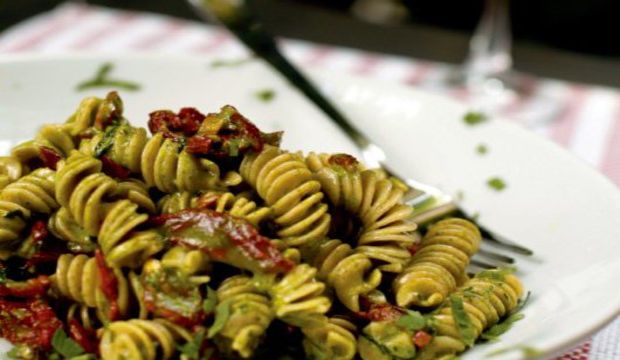 Rocket Pesto’lu Fusilli Integrale & Kurutulmuş Domates