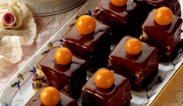 Çikolatalı ve glazürlü mini pastalar...