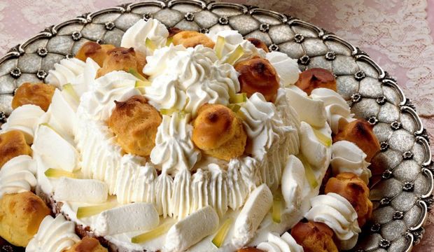 Şantili ve vişne aromalı pasta...