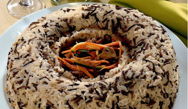 Sebze garnitürlü ve köfteli pilav