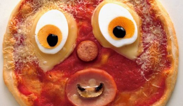 Şaşkın yüzlü pizza
