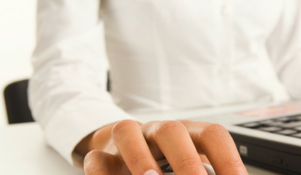 Ellerinizdeki lekeleri bal ve limonla yok edin