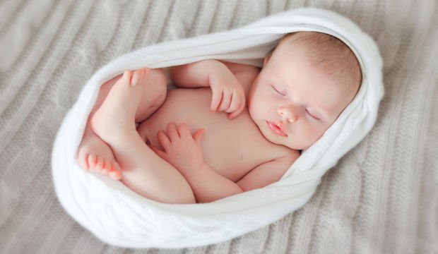 1 aylık bebek gelişimi nasıl olur?