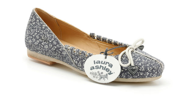 Clarks ile Laura Ashley’nin romantik işbirliği!