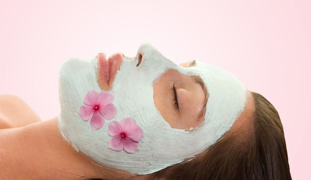 Menopoz döneminde evdeki malzemelerle uygulanacak güzellik maskeleri