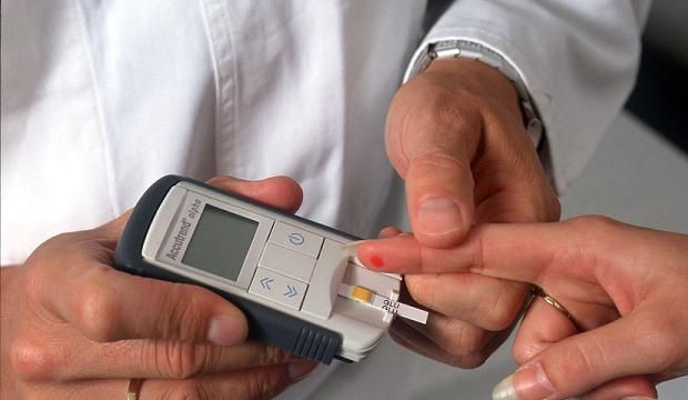 Diyabet hastası gözüne daha çok dikkat etmeli...