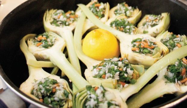 Zeytinyağlı enginar dolma