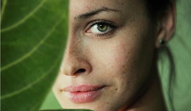 Cilt lekelerinde bitkisel Arbutin mucizesi