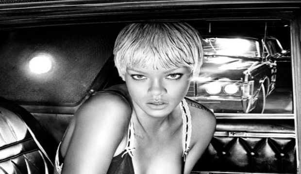 Rihanna, Armani için tasarladığı yeni koleksiyonu için kamera karşısına geçti!