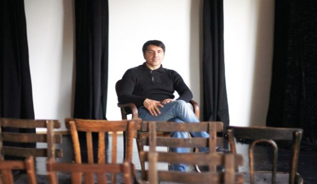 Haydar Zorlu evinde tiyatro sahnesi kurdu
