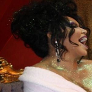 Ayaklarını parfümle yıkayan Diva Bülent Ersoy 