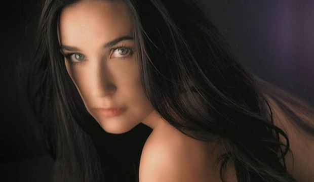 Demi Moore'un tesellisi köpekleri