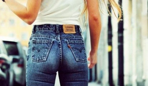 Bacakları sımsıkı saran skinny pantolon modası