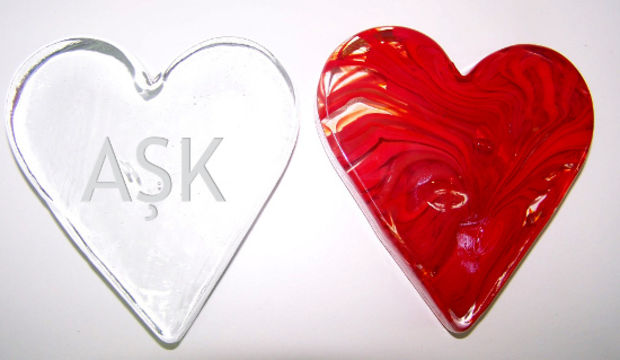 Hediyenizi  eşsiz ve özgün kılın,  camdan bir kalp sunun!