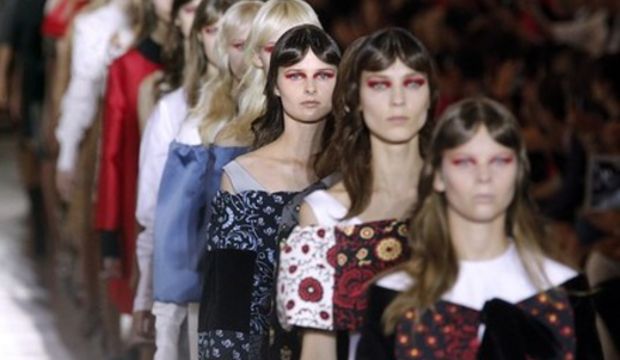 Farklı iki dönemi birleştiren Miu Miu 2012 İlkbahar / Yaz Koleksiyonu