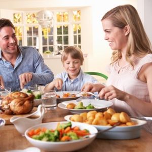 Ebeveynlerin çocuklarının yanında dikkat etmesi gereken 9 davranış