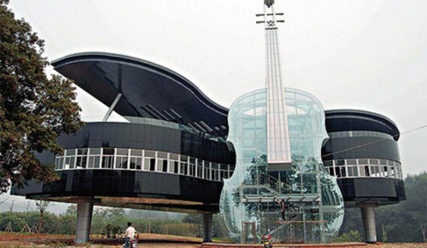 Görenleri şaşkına çeviren sıradışı binalar