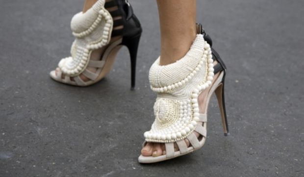 Şarkıcı ve ayakkabı tasarımcısının işbirliği ile tasarlanan bir ayakkabıya 5 bin dolar verir miydiniz?