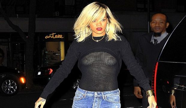 Rihanna bu kez çok dikkat çekti!