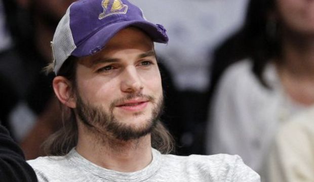 Ashton uzaya kaçıyor