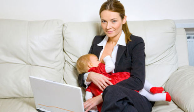 Emziren anneler daha az kazanıyor! 