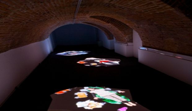 Mesaj Karanlık Odalarda