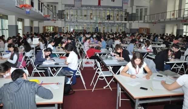 Aktif Resim Yarışması’nda 350 öğrenci aynı anda resim yaptı