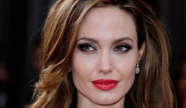 Mütevazı Angelina Jolie