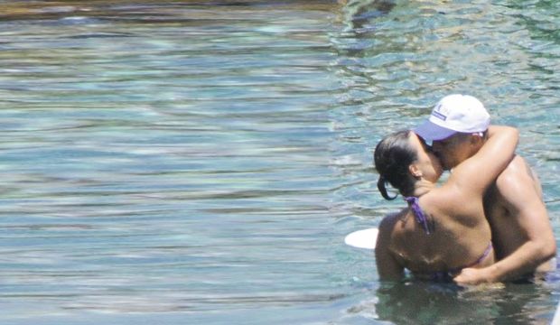 Kaptan Alex tatilde aşka geldi!