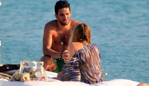 Arda Turan ile Sinem Kobal, Çeşme’de aşk tazeliyor.