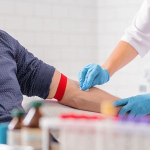 Kan vermek orucu bozar mı?