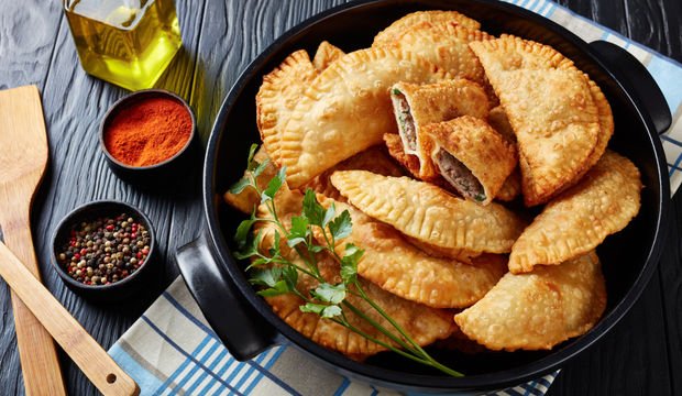 Çiğ börek nasıl yapılır?