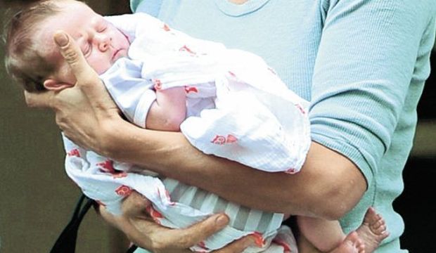 Uma Thurman ve bebeği...