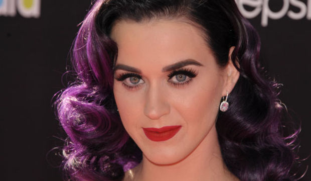 Katy kendini yemeğe verdi!