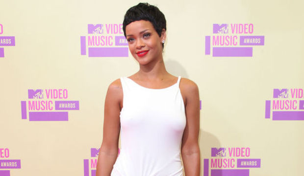 Ünlülerin kırmızı halıdaki şıklık yarışı...