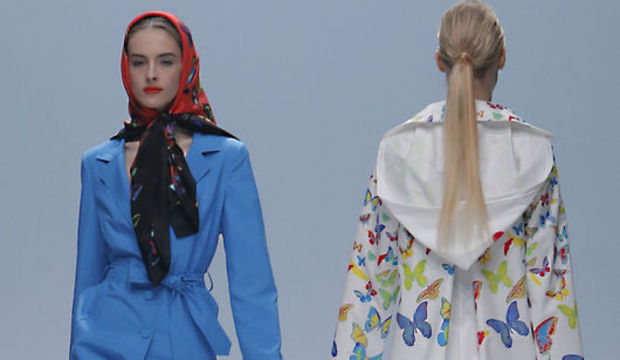 Sütyen yok eşarp var!