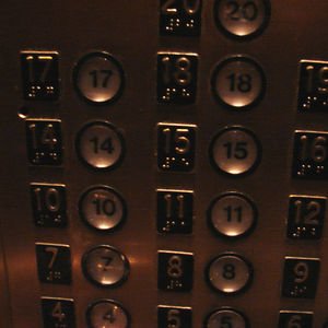 Eyvah! Asansörde kaldım!